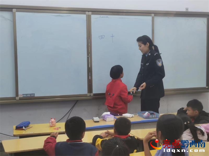 ֧Fհ ԣ֮ɢɽ僺ͯĵF